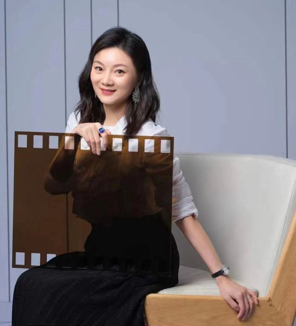 Yêu chiều vợ con như đạo diễn Trương Nghệ Mưu: 2 năm sắm 2 xế sang - 12 Yêu chiều vợ con như đạo diễn Trương Nghệ Mưu: 2 năm sắm 2 xế sang - 12