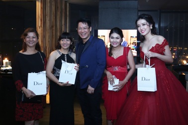 Mai Phương Thúy, Phạm Hương, Jennifer Phạm và Huyền My duyên dáng khoe sắc Xuân