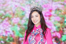 Hoa hậu Nông Thúy Hằng tích cực quảng bá vẻ đẹp quê nhà Hà Giang