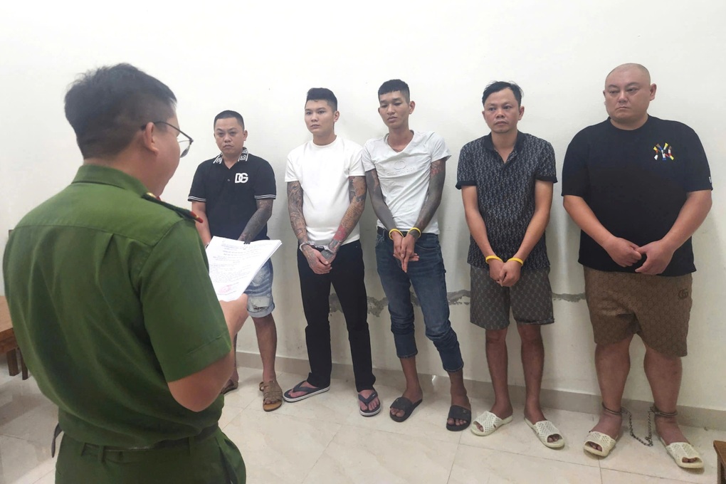 Giải cứu 2 người Trung Quốc bị bắt cóc để đòi nợ - 1 Giải cứu 2 người Trung Quốc bị bắt cóc để đòi nợ - 1