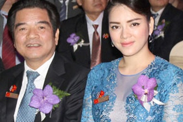 Đại sứ Nữ hoàng Trang sức Lý Nhã Kỳ gây chú ý tại Thái Lan