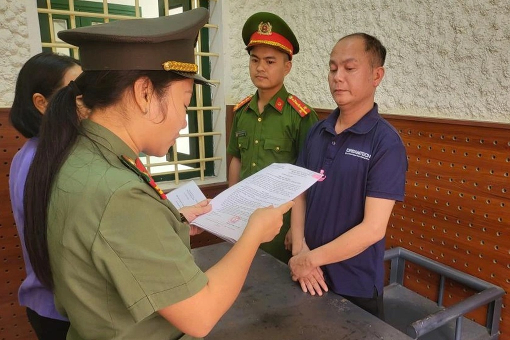 Khởi tố trưởng văn phòng tạp chí lừa đảo tiền tỷ - 1 Khởi tố trưởng văn phòng tạp chí lừa đảo tiền tỷ - 1