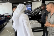 TikToker gặp rắc rối pháp lý vì clip vung tiền phản cảm khi đi mua xe sang