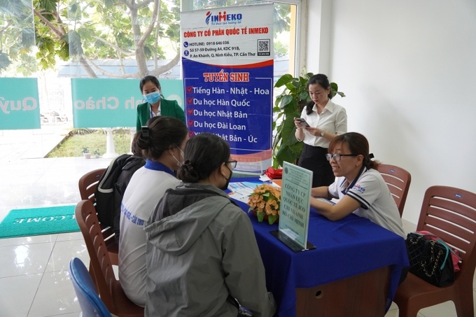  Hiện tại, nhu cầu tuyển dụng của doanh nghiệp chủ yếu là tuyển những vị trí có trình độ, chuyên môn và đa số vị trí đều yêu cầu ngoại ngữ và kinh nghiệm.