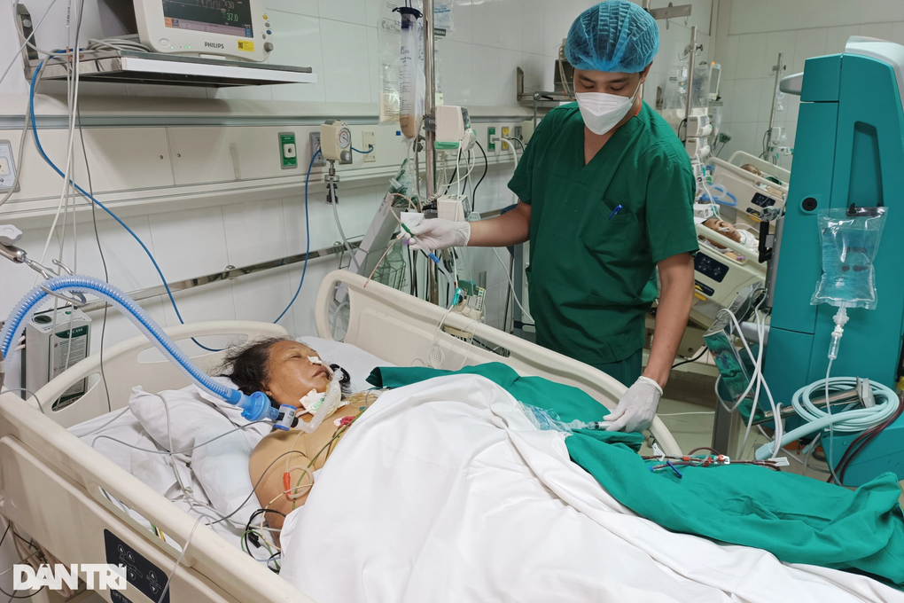 Bác sĩ BV Việt Đức kêu gọi cứu tính mạng người đàn bà nghèo khổ suy đa tạng - 3 Bác sĩ BV Việt Đức kêu gọi cứu tính mạng người đàn bà nghèo khổ suy đa tạng - 3