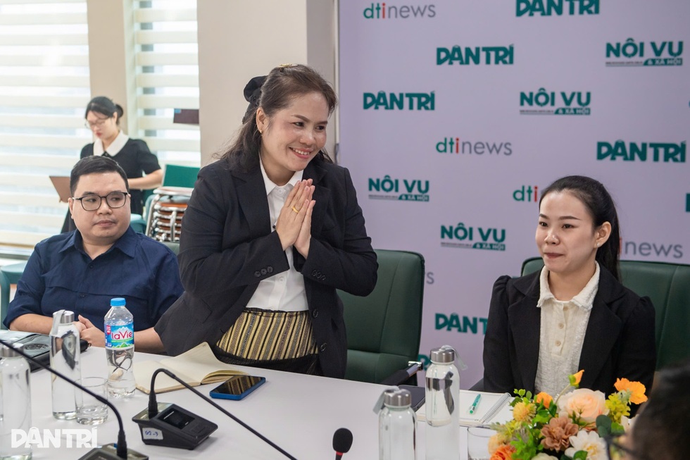 Coi những cán bộ báo chí Lào như người nhà, sẵn sàng hỗ trợ mức cao nhất - 4 Coi những cán bộ báo chí Lào như người nhà, sẵn sàng hỗ trợ mức cao nhất - 4
