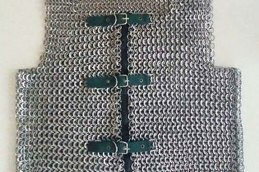 Độc lạ "áo giáp sắt cho hiệp sĩ" giá tiền triệu, nặng gần 10kg