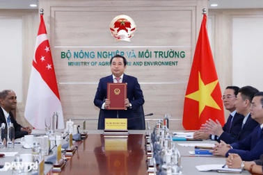 Việt Nam và Singapore ký thỏa thuận về biến đổi khí hậu