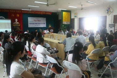 Văn hóa đọc bị “lấn át” bởi văn hóa nghe, nhìn 