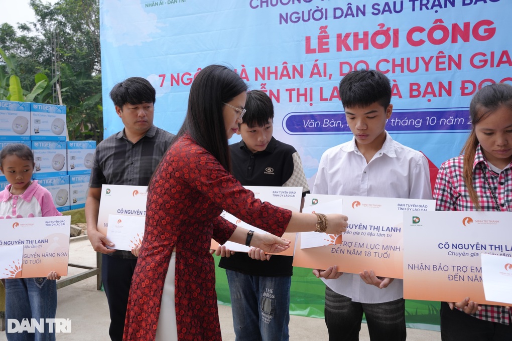 Chuyên gia Nguyễn Thị Lanh nhận bảo trợ 10 trẻ mồ côi tại tỉnh Lào Cai - 11 Chuyên gia Nguyễn Thị Lanh nhận bảo trợ 10 trẻ mồ côi tại tỉnh Lào Cai - 11
