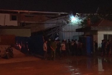 Sập công trình siêu thị, 4 công nhân bị thương