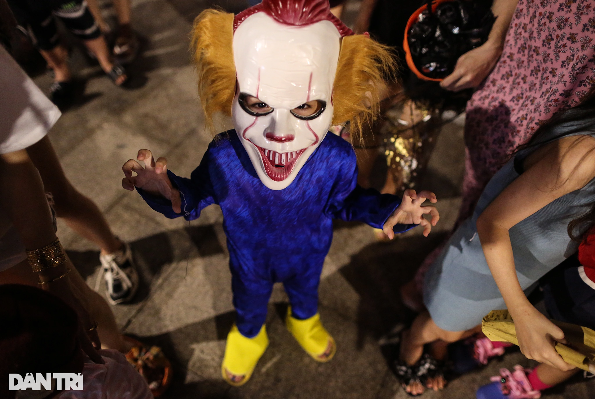 Ma quỷ dạo chơi khắp trung tâm TPHCM trong đêm Halloween - 16 Ma quỷ dạo chơi khắp trung tâm TPHCM trong đêm Halloween - 16