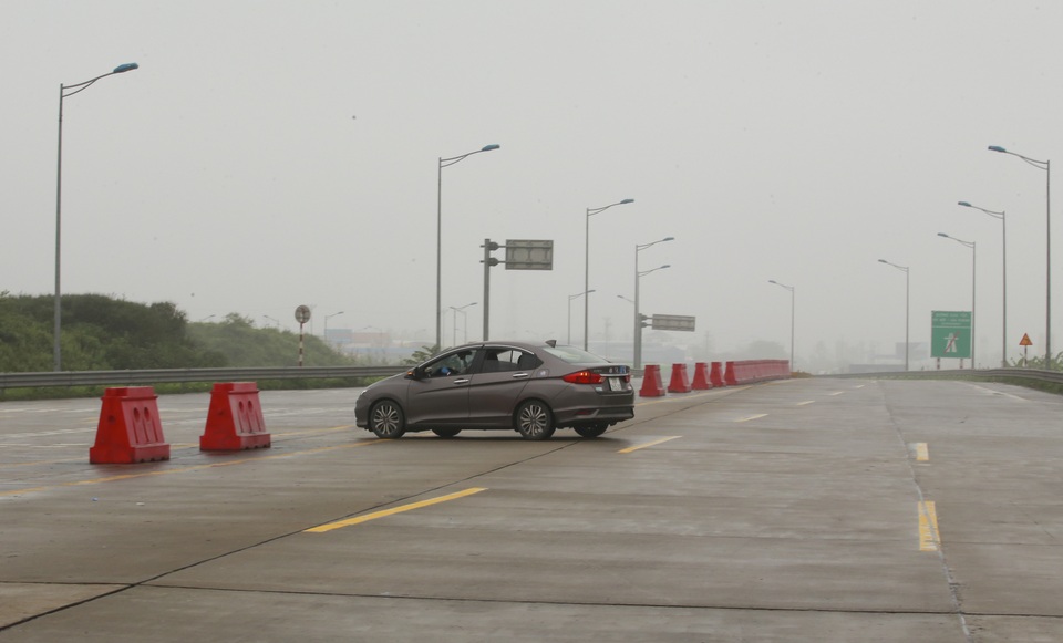 Lập chốt kiểm soát tại cao tốc Hà Nội - Hải Phòng, nhiều xe phải quay đầu - 10 Lập chốt kiểm soát tại cao tốc Hà Nội - Hải Phòng, nhiều xe phải quay đầu - 10
