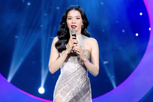 Lệ Quyên thú nhận "yêu 4 người, vẫn... chưa nhiều"