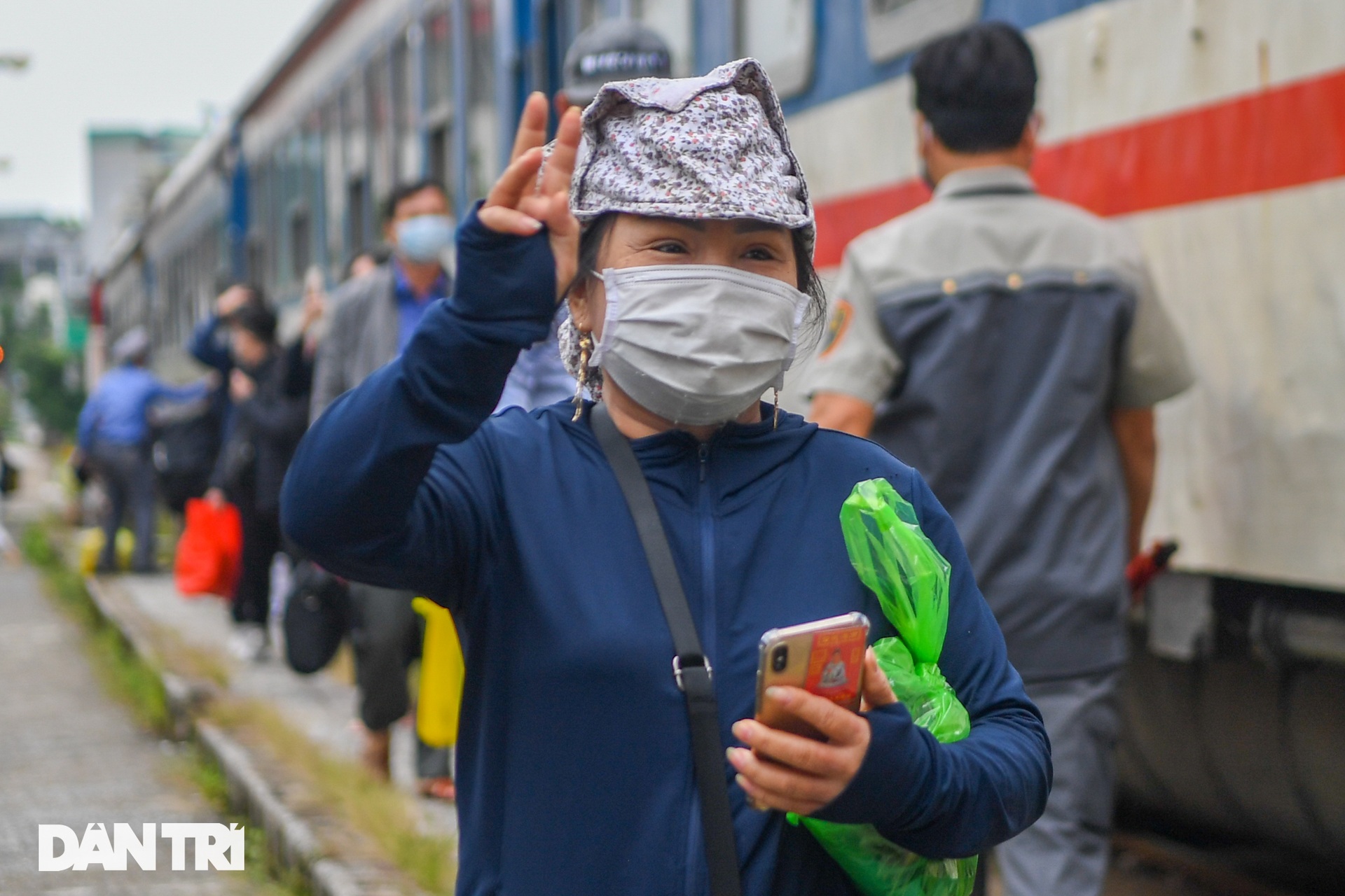 Hà Nội đón chuyến tàu khách đầu tiên đến từ Hải Phòng sau giãn cách - 12