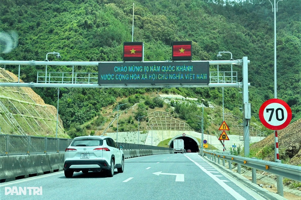 Cao tốc thông thoáng 2 ngày đầu nghỉ lễ, Hà Nội - Quảng Trị chỉ mất 7 giờ - 2 Cao tốc thông thoáng 2 ngày đầu nghỉ lễ, Hà Nội - Quảng Trị chỉ mất 7 giờ - 2
