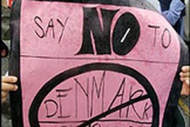 Malaysia đình bản tờ báo đăng ảnh Chúa Jê-su "hút thuốc"