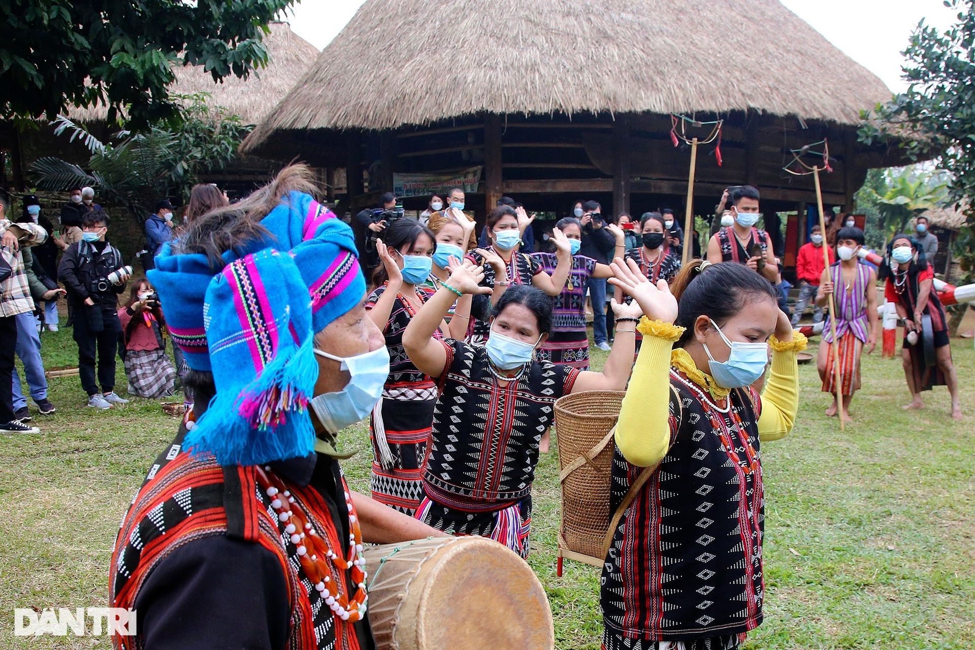 Hoang dã Lễ A Da của người Tà Ôi trên dãy Trường Sơn - 9 Hoang dã Lễ A Da của người Tà Ôi trên dãy Trường Sơn - 9