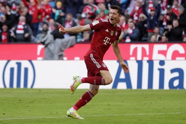 Lewandowski thăng hoa, tiến sát kỷ lục của huyền thoại Gerd Muller