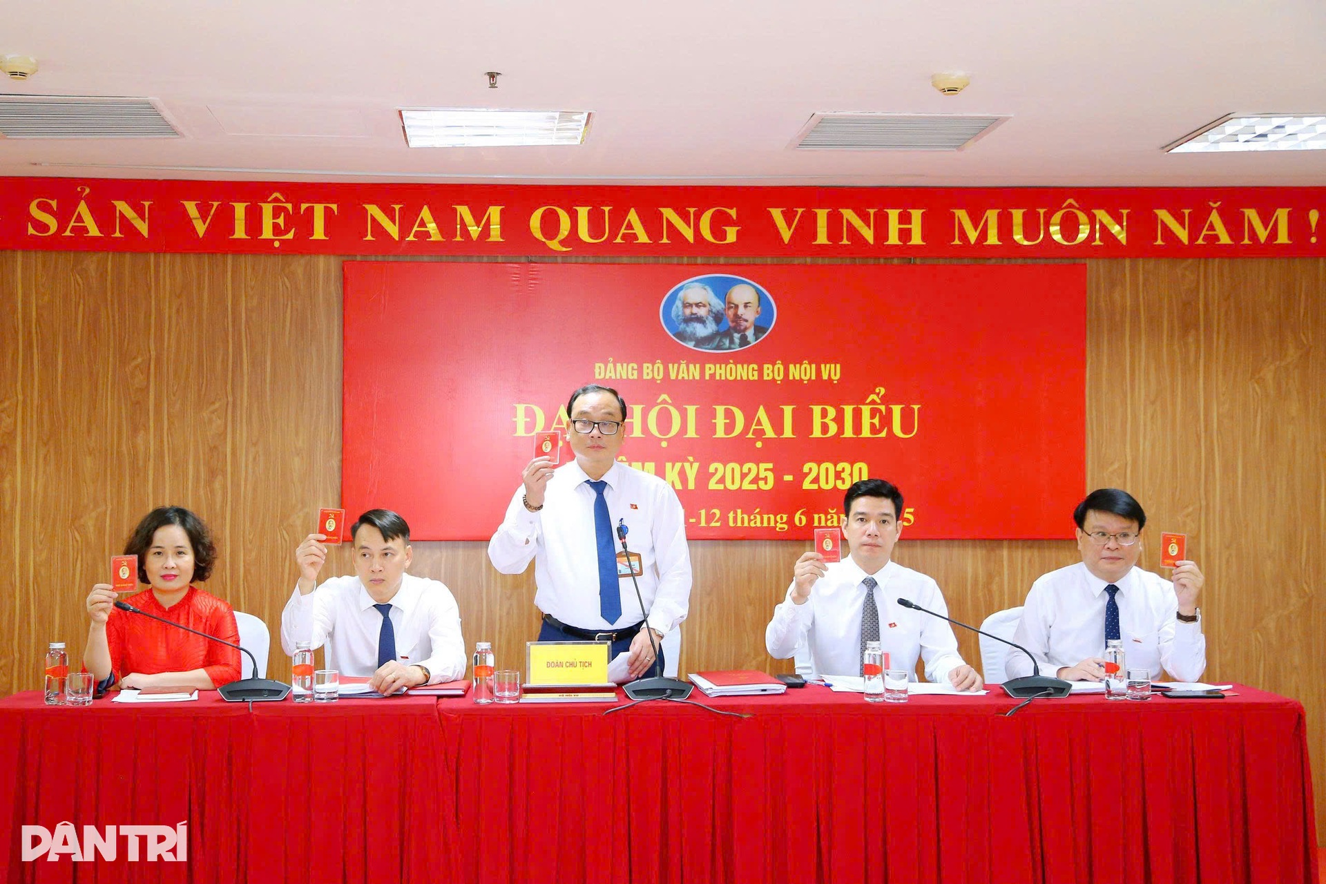 Ba đột phá chiến lược xây dựng Văn phòng Bộ Nội vụ vững mạnh - 6 Ba đột phá chiến lược xây dựng Văn phòng Bộ Nội vụ vững mạnh - 6