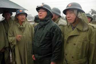 Phó Thủ tướng Hồ Quốc Dũng: Ưu tiên di dời người dân đến nơi an toàn