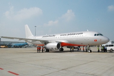 Dọa bắn nổ máy bay vì “bênh” người nhà?