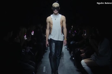 Balenciaga giới thiệu bộ sưu tập mới trong mê cung tối tăm