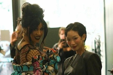 Gen Z có hơn 2 triệu người theo dõi kể chuyện chụp ảnh với sao Cardi B