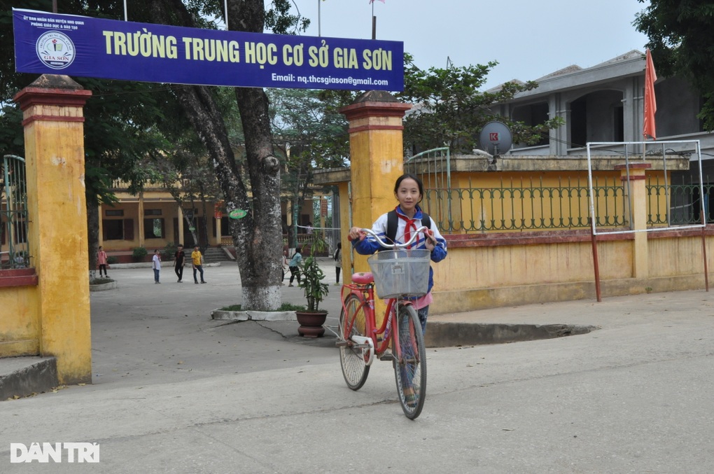 Cuộc sống thay da đổi thịt của cô bé Ngọc Khánh mồ côi cha, mẹ bỏ đi - 6 Cuộc sống thay da đổi thịt của cô bé Ngọc Khánh mồ côi cha, mẹ bỏ đi - 6