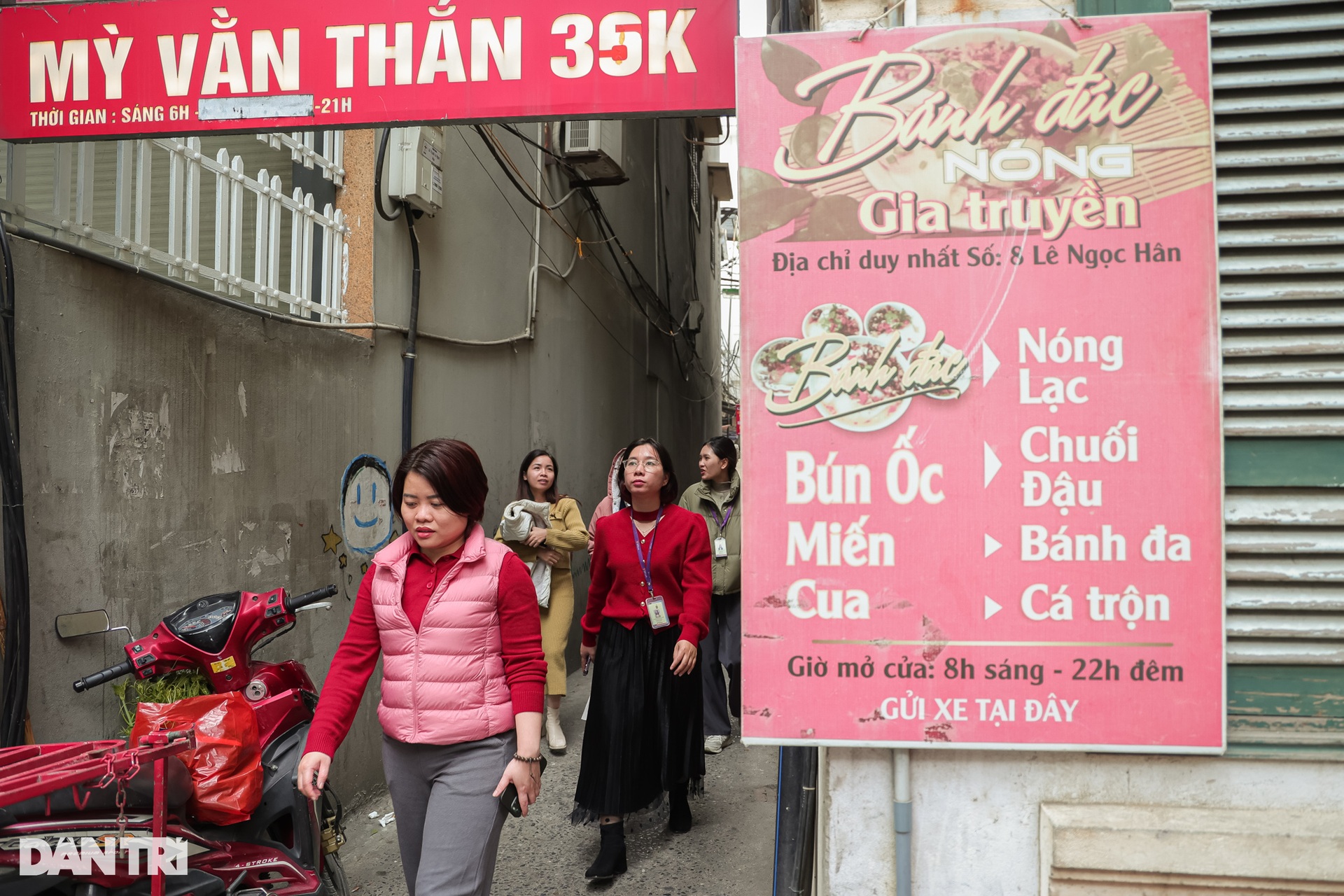 Hà Nội: Quán bánh đúc khiến khách Tây quay lại ăn nhiều lần không chán - 1