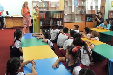 Tranh cãi quy định giáo viên bản ngữ không được gọi học sinh bằng tên tiếng Anh