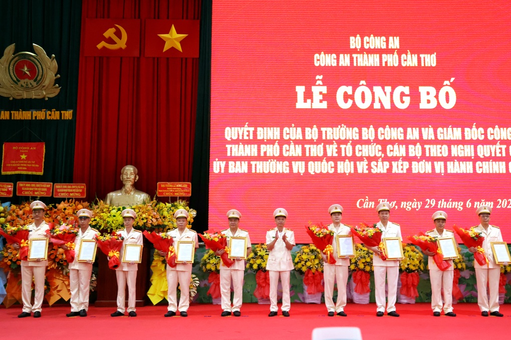 Công bố tổ chức bộ máy của công an nhiều tỉnh, thành sau sáp nhập - 3 Công bố tổ chức bộ máy của công an nhiều tỉnh, thành sau sáp nhập - 3