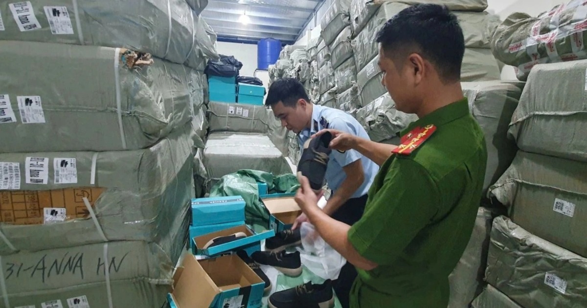 Tạm giữ hơn 10.000 đôi giày không rõ nguồn gốc ở Hưng Yên