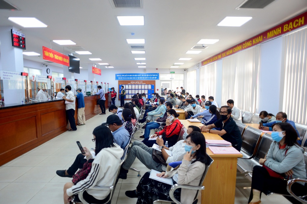 TPHCM có thể tự quyết mức lương trả cho chuyên gia, viên chức từ 1/8 - 1 TPHCM có thể tự quyết mức lương trả cho chuyên gia, viên chức từ 1/8 - 1