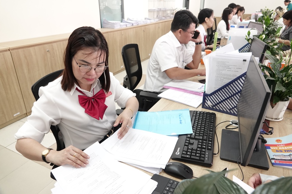 Chủ tịch UBND TPHCM: Hơn 90% người dân hài lòng với dịch vụ công thành phố - 8 Chủ tịch UBND TPHCM: Hơn 90% người dân hài lòng với dịch vụ công thành phố - 8