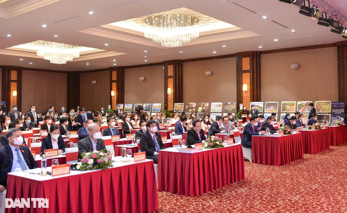 Vượt đại dịch Covid-19, ngành du lịch sẽ sớm đón bình minh - 1 Vượt đại dịch Covid-19, ngành du lịch sẽ sớm đón bình minh - 1