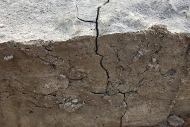 Dự án đường giao thông tiền tỉ, chưa bàn giao đã xuất hiện nhiều vết nứt