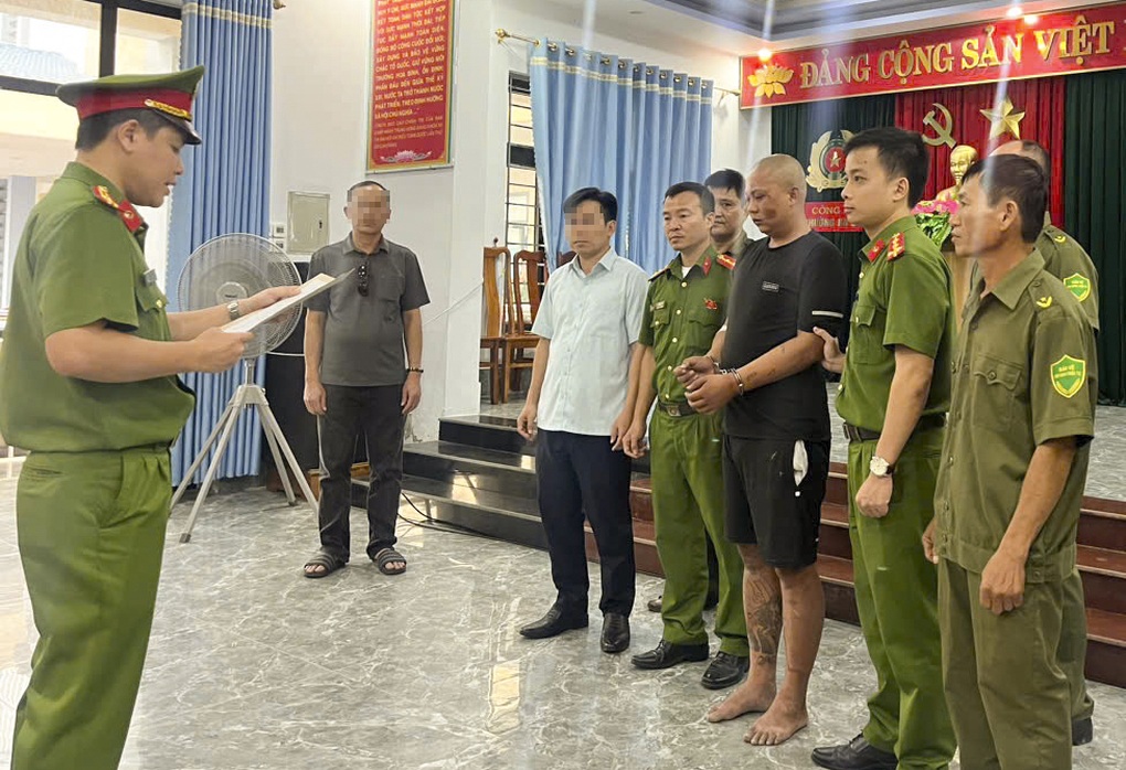Bắt khẩn cấp kẻ xông vào trụ sở chém trọng thương đại úy công an - 1 Bắt khẩn cấp kẻ xông vào trụ sở chém trọng thương đại úy công an - 1