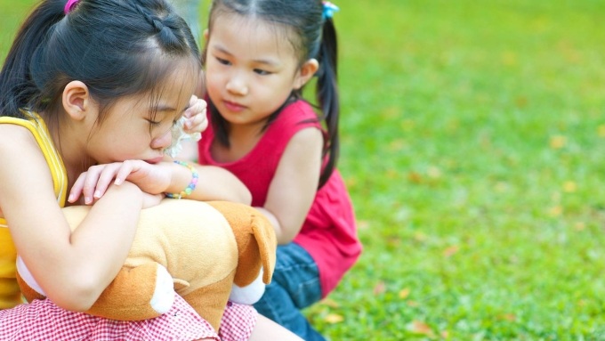 Dạy trẻ sợ hãi quá đáng sẽ tước đi cơ hội dám nói, dám làm của trẻ. Ảnh: Smartparents