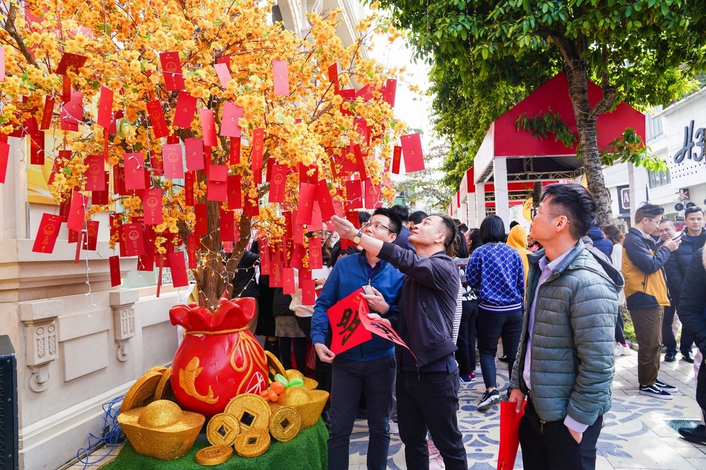 Du xuân độc đáo ngày đầu năm tại Lễ hội Vàng của DOJI - 6 Du xuân độc đáo ngày đầu năm tại Lễ hội Vàng của DOJI - 6