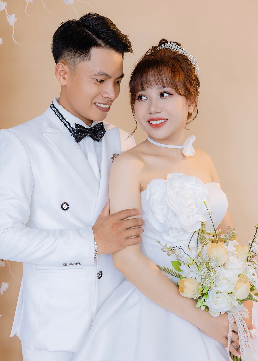 Trúng tiếng sét ái tình, cặp đôi kết hôn ngay sau 11 ngày gặp gỡ - 4 Trúng tiếng sét ái tình, cặp đôi kết hôn ngay sau 11 ngày gặp gỡ - 4