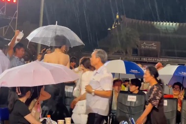 Mưa lớn khiến chung kết Miss Grand Vietnam tạm hoãn