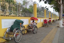Xích lô du lịch ế ẩm giữa “cơn bão” dịch Covid-19
