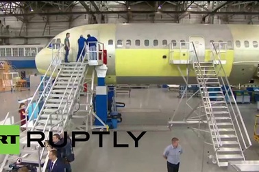 Thủ tướng Nga Medvedev thăm nhà máy bay chế tạo máy bay Irkutsk