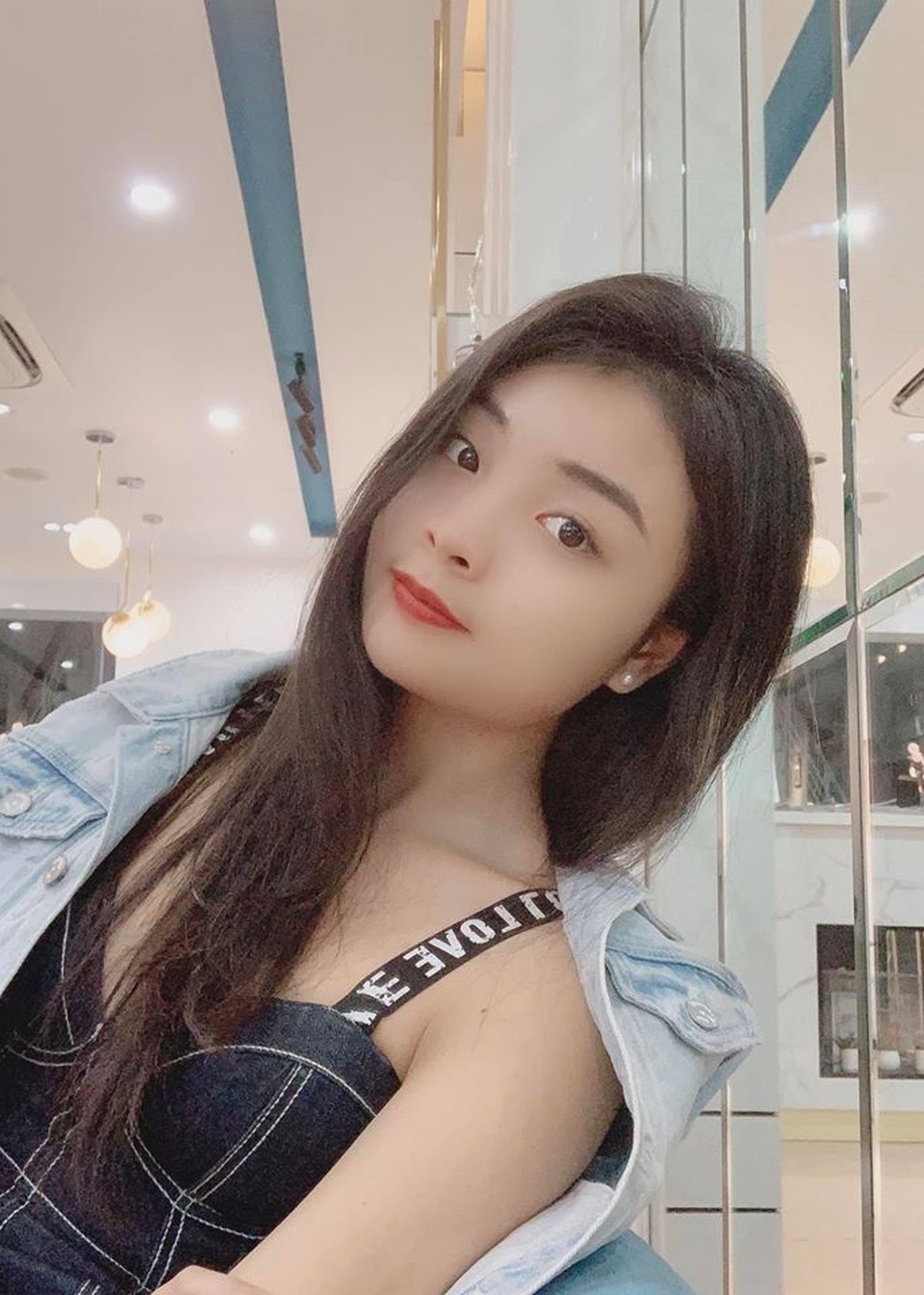 Nhan sắc Thúy Vân và hội mỹ nhân Hoa hậu Hoàn vũ Việt Nam sau nửa năm - 26 Nhan sắc Thúy Vân và hội mỹ nhân Hoa hậu Hoàn vũ Việt Nam sau nửa năm - 26