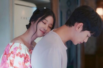 Tôi mất ăn mất ngủ vì thường xuyên bị sếp nữ lớn tuổi “gạ tình”