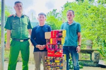 Bắt đối tượng vận chuyển 38kg pháo hoa nổ do nước ngoài sản xuất