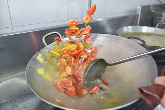 Quán bún cá chấm bán 300 bát/ngày, khách xếp hàng đợi thưởng thức - 10 Quán bún cá chấm bán 300 bát/ngày, khách xếp hàng đợi thưởng thức - 10