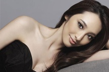 Bạn trai tỷ phú bị đồn vỡ nợ, chân dài Ngô Bội Từ sống tiết kiệm, khép kín