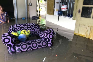 Mưa lớn, nhiều nhà dân bị ngập lụt